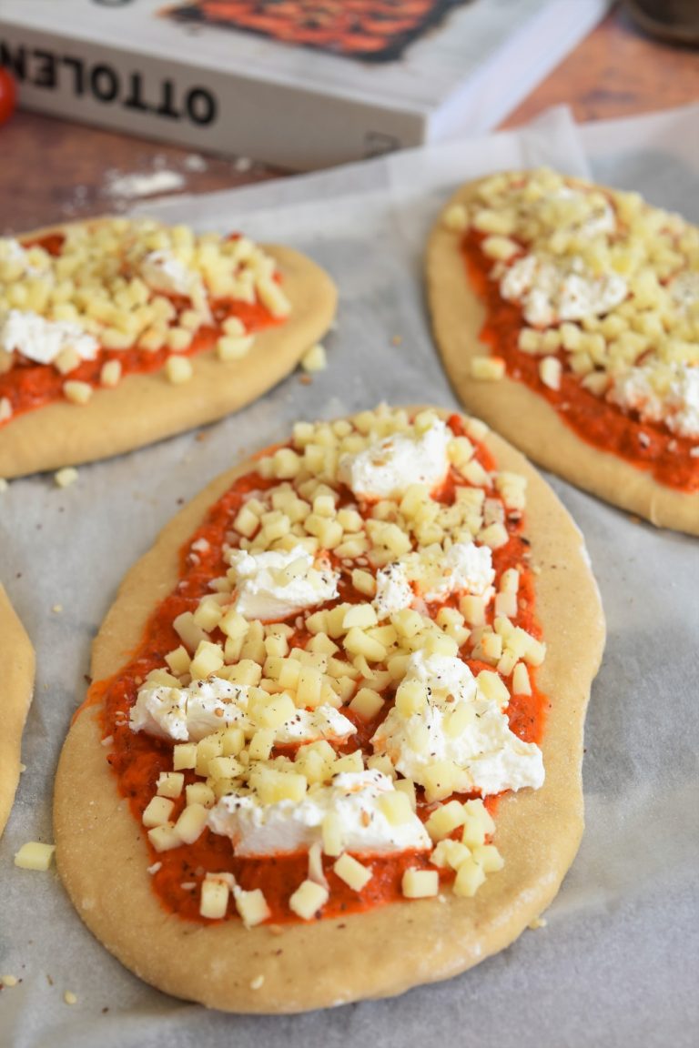 Pizza briochée au poivron et zaatar recette de Ottolenghi