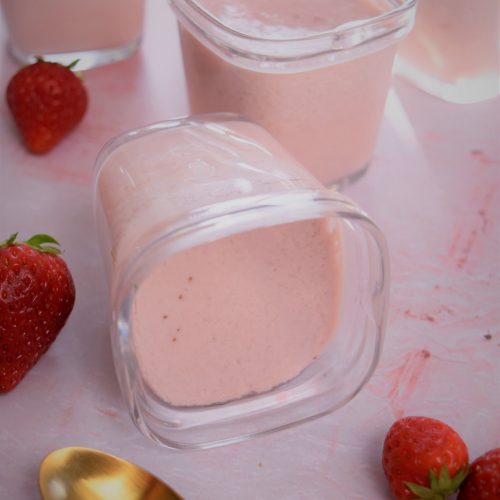 https://www.yumelise.fr/wp-content/uploads/2020/05/yaourt-fraises-mixees-500x500.jpg