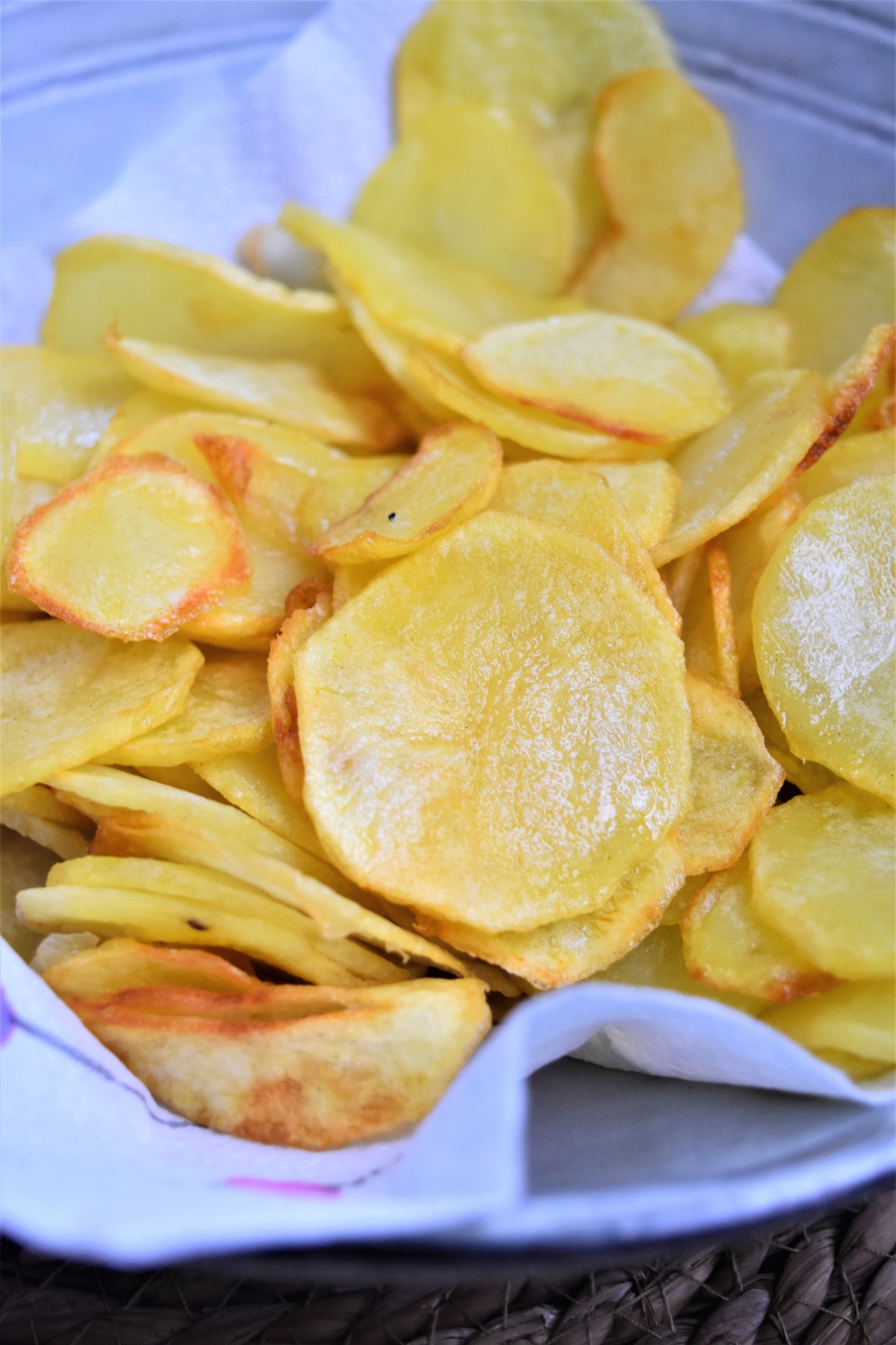 Pommes de terre chips - recette en friteuse