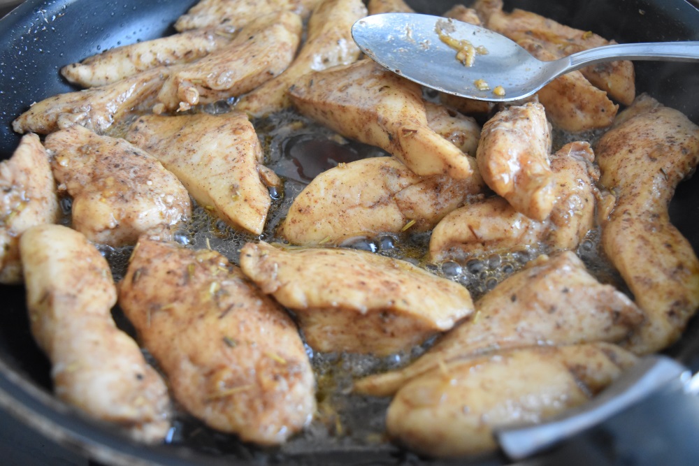 Tous en cuisine : la recette du poulet grillé aux épices, maïs coco citron  de Cyril Lignac : Femme Actuelle Le MAG