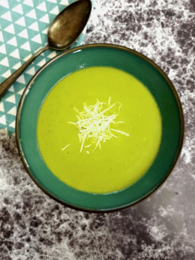 Velouté de petits pois au wasabi et crackers japonais