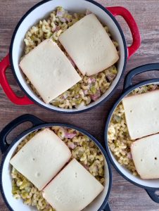 Déposer des tranches de raclette