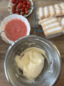 Crème mascarpone pour tiramisu aux fraises