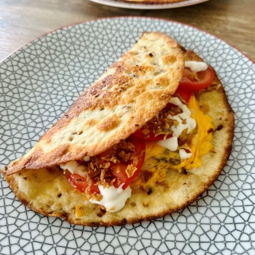 Hamburger dans une tortilla pour un wrap burger