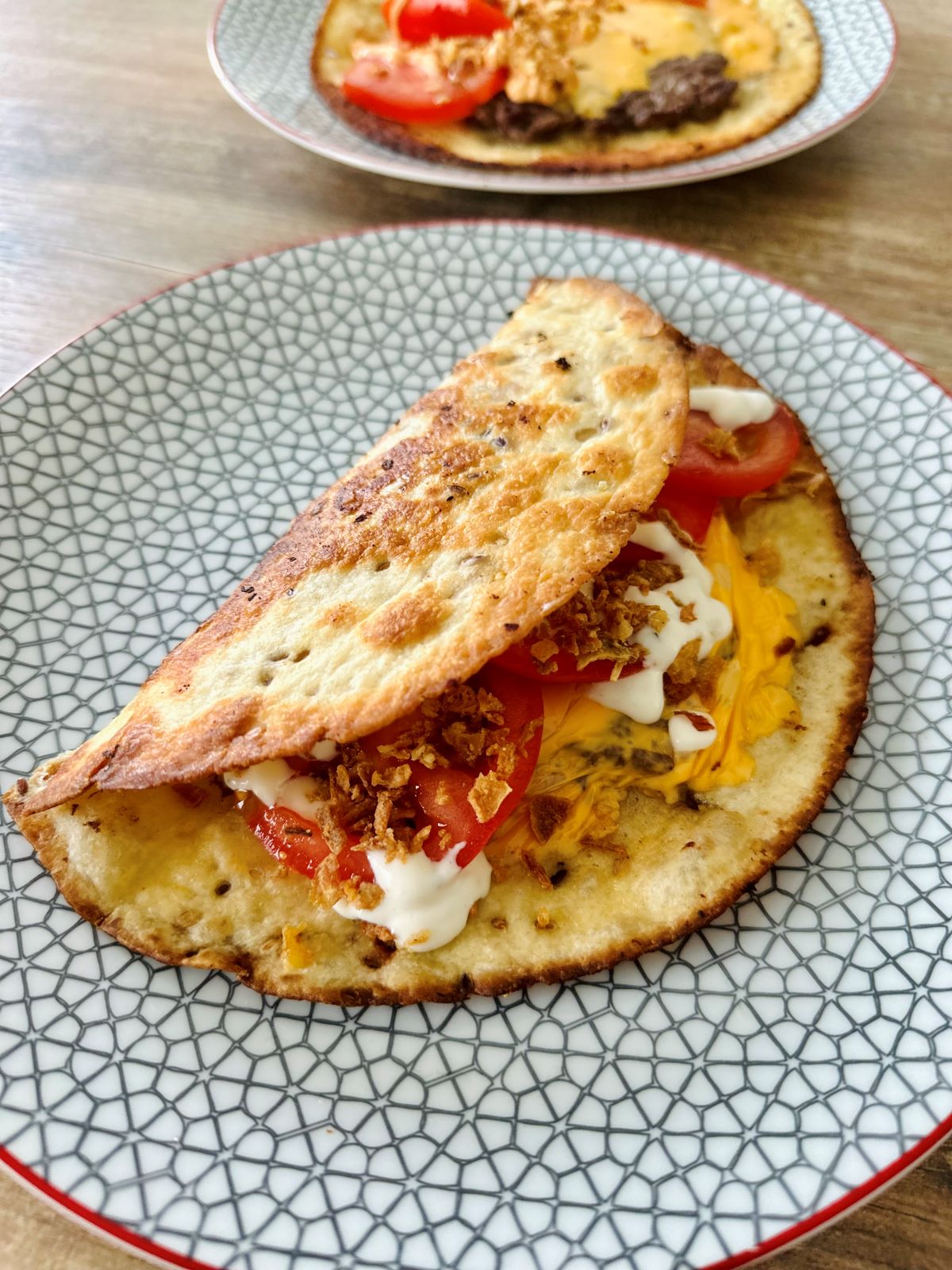 Hamburger dans une tortilla pour un wrap burger