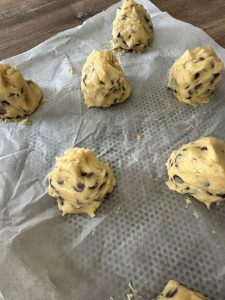 Faire des boules hautes pour des cookies épais