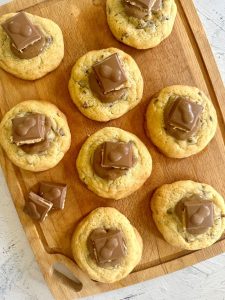 Cookies levain bakery moelleux et fourrés au chocolat milka