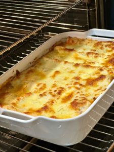 Cuisson au four des lasagnes bolognaise