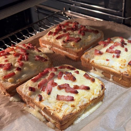 Croque monsieur au reblochon et lardons