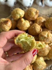 Gougères pour l'apéro, au beurre d'ail et persil