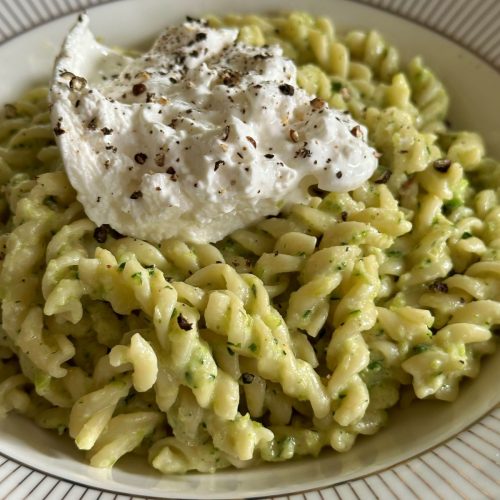 Pâtes à la crème de courgette et burrata