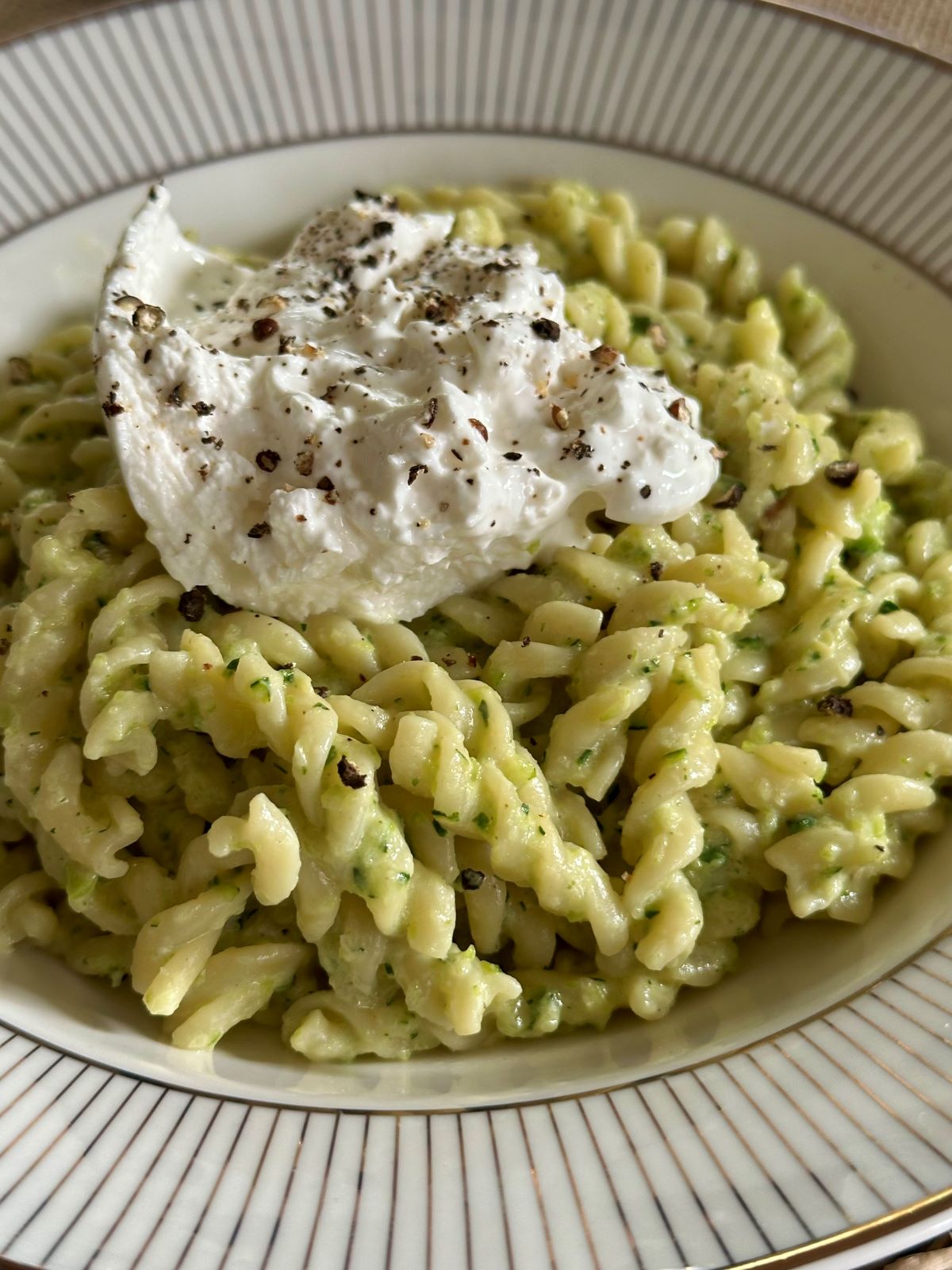 Pâtes à la crème de courgette et burrata