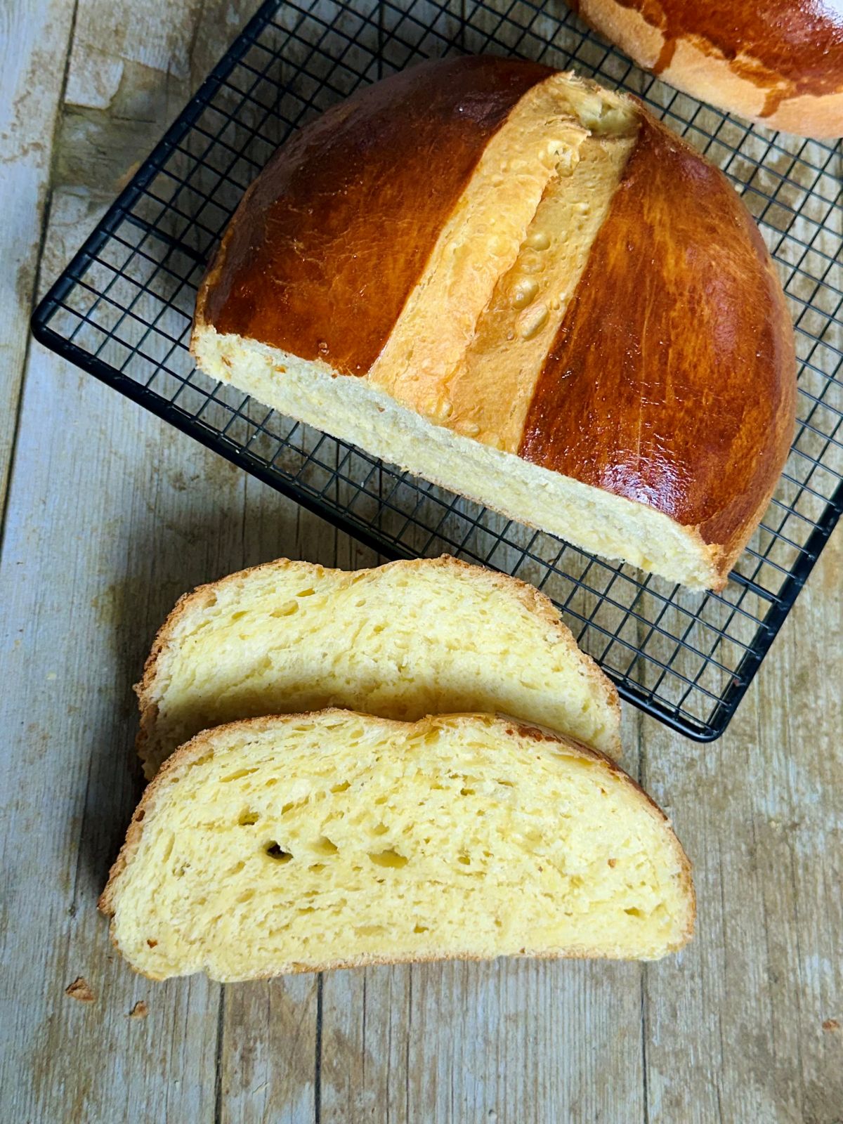 Gâche vendéenne maison moelleuse, brioche avec de la crème